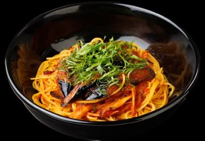  香ばしベーコンとナスごぼうのアマトリチャーナ