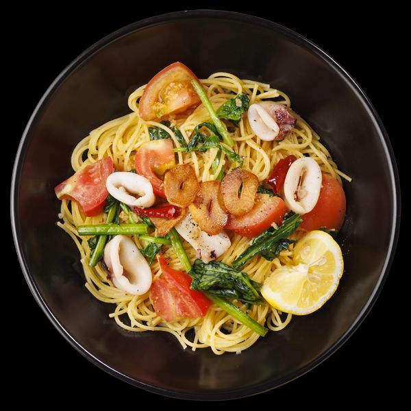 ヤリイカとほうれん草のペペロンすぱ