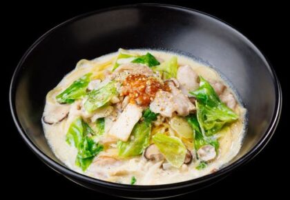  豚肉ときのこの西京白味噌クリームすぱ